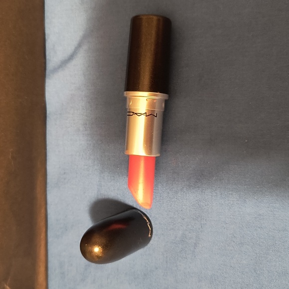 MAC Runway Hit Retro Matte AA6 - Best Seller - Picture 6 of 6